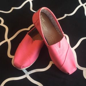 TOMS Bright Pink Women’s Classics Size 7.5